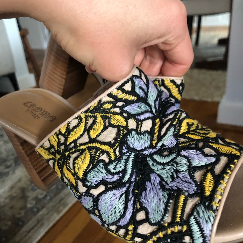 Embroidered Mules - Picture 5 of 6